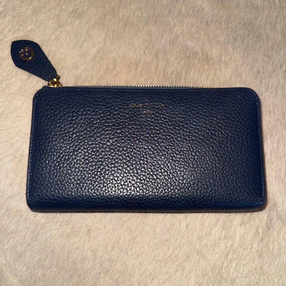 Louis Vuitton Taurillon Comete wallet in blue marine leather